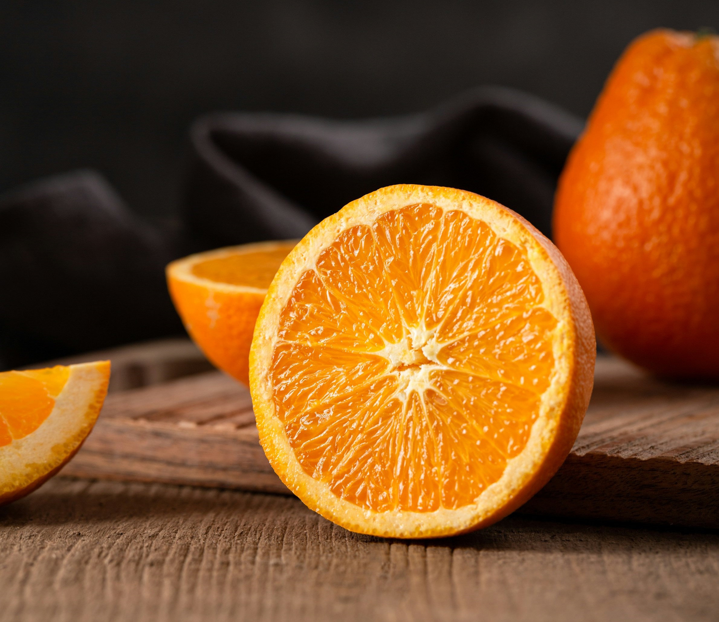 Orange, Ausschnitt, Mae Mu-Usplash.jpg